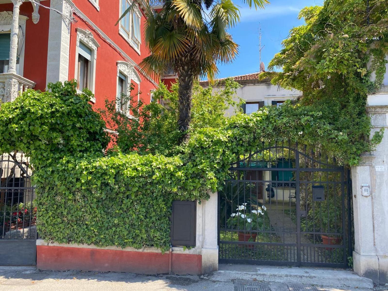 Rose House With Private Garden Apartment Lido di Venezia Exterior photo